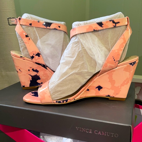 Vince Camuto Shoes - Vince Camuto blush tie dye wedge